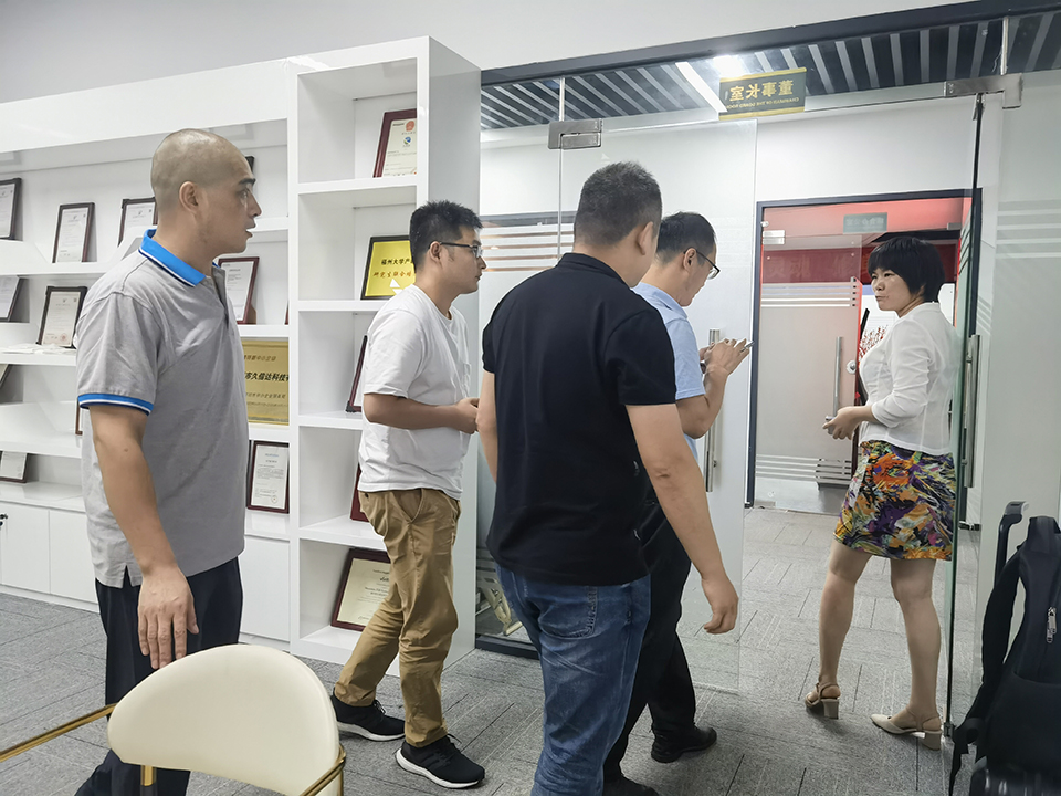 久信達(dá)歡迎添可智能看廠，為您帶來環(huán)保包裝解決方案(圖2)